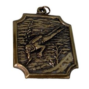 SCUBA DIVER CHARM / PENDANT BRONZE TONE VINTAGE